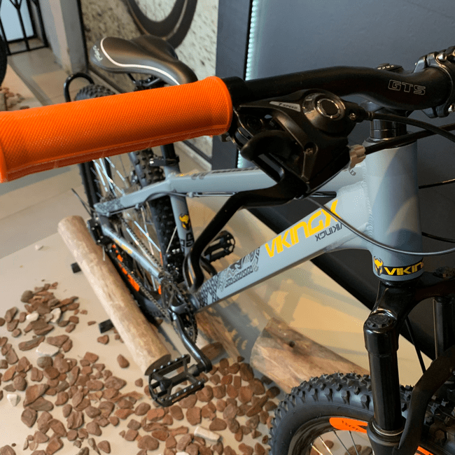 Bicicleta VikingX Tuff 30 Aro 26 Tourney 21v Cinza e Amarelo e Laranja