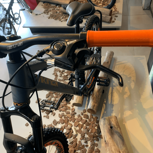 Bicicleta VikingX Tuff 30 Aro 26 Tourney 21v Cinza e Amarelo e Laranja
