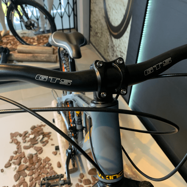 Bicicleta VikingX Tuff 30 Aro 26 Tourney 21v Cinza e Amarelo e Laranja