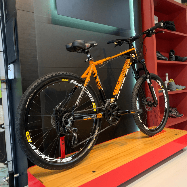 Bicicleta Vikingx Warrior X39 Aro 26 Altus 24v Preto e Laranja