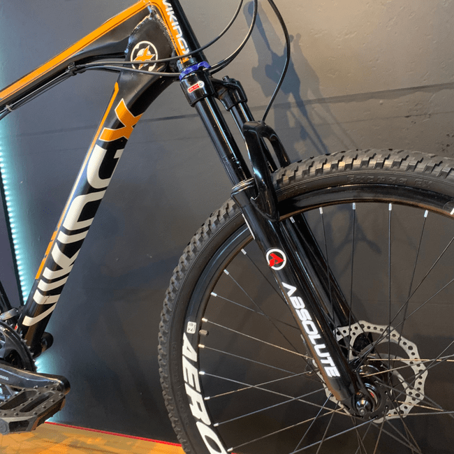 Bicicleta Vikingx Warrior X39 Aro 26 Altus 24v Preto e Laranja