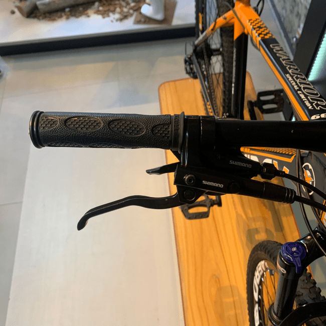 Bicicleta Vikingx Warrior X39 Aro 26 Altus 24v Preto e Laranja