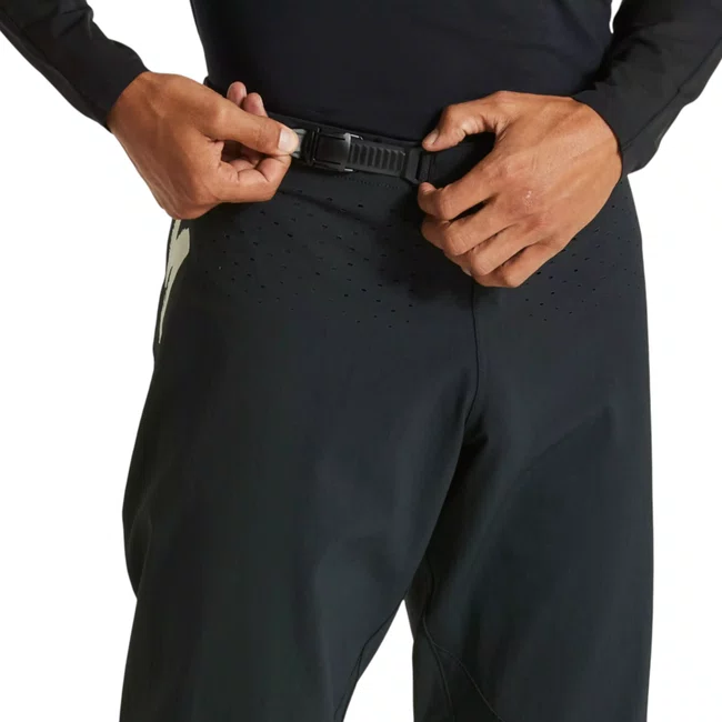 Calça Specialized Gravity Preto e Branco ㅤㅤㅤㅤㅤㅤㅤㅤㅤㅤㅤㅤㅤㅤ