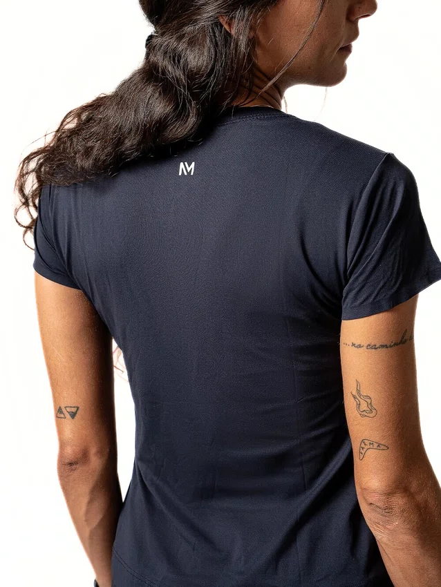 Camisa nomad feminina run trail manga curta preta