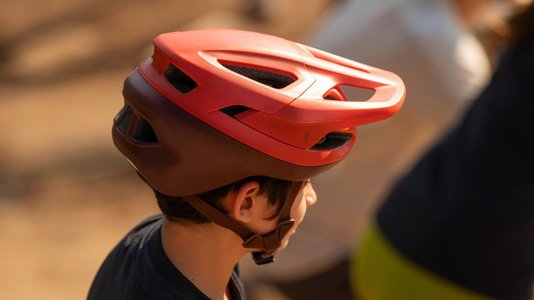Capacete Specialized Camber Branco e Prata