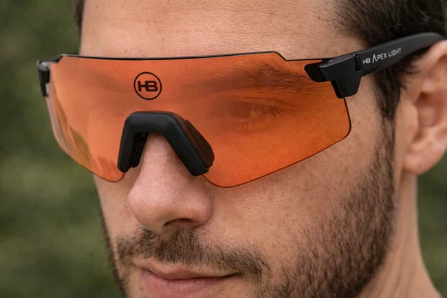 Oculos hb apex light matte black ambar