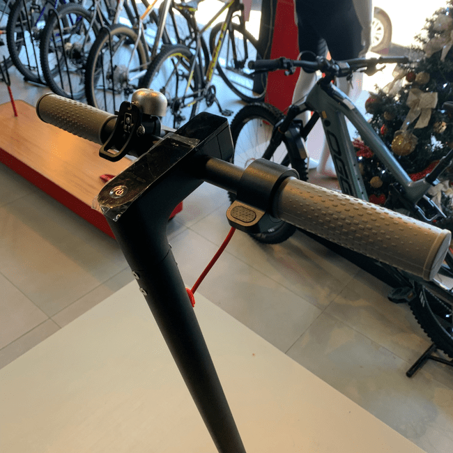 Patinete Elétrico 250w Preto e Cinza e Vermelho