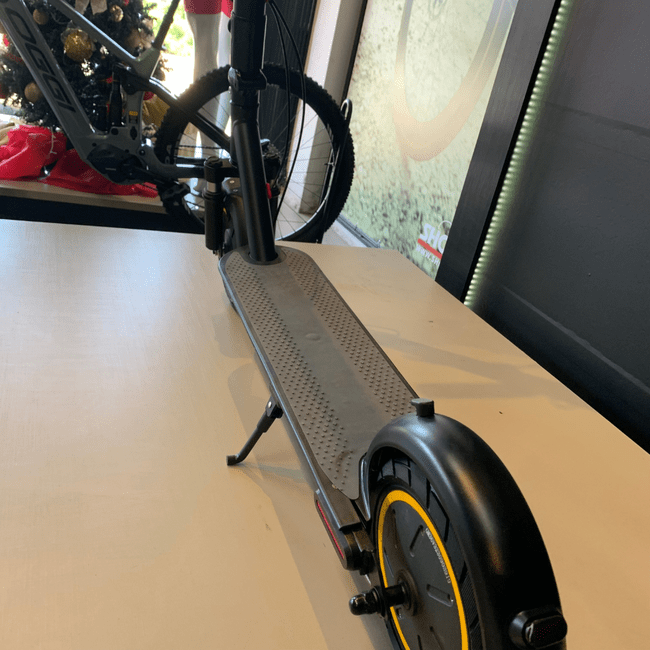 Patinete Elétrico 350w Preto e Cinza e Amarelo