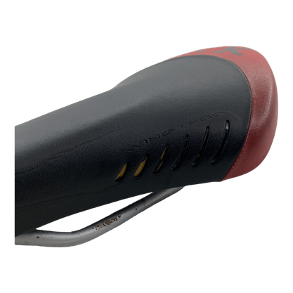 Selim Fizik Wing Flex Preto e Vermelho - Seminovo
