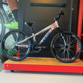 Bicicleta Vikingx Tuff 25  Aro 26 Tourney TZ 21v Prata e Azul