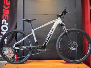 Bicicleta A29 Oggi Big Wheel 8.1 2027 Cues 9V Prata/Preto