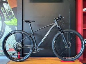 Bicicleta A29 Oggi BW 7.4 Shimano Slx 12v Preto/Cinza