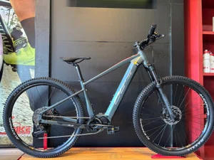 Bicicleta a29 oggi bw 8.3 2026 shimano cues 11v grafite/vermelho/preto