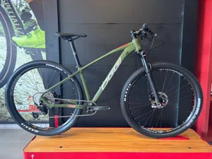 Bicicleta Oggi Big Wheel 7.2 A29 Deore 12v 2026 Verde/Vermelho/Cinza