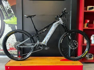 Bicicleta seminova a29 oggi razzo t-130 shimano cues 11v t-19 cinza
