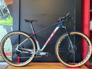 Bicicleta Seminova A29 Soul Vesuvio Sram Gx 12V T-17 Prata/Azul/Vermelho