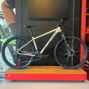 Bicicleta Specialized Rockhopper Sport Aro 29 microShift 18v
