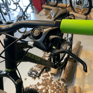 Bicicleta VikingX Tuff 30 Aro 26 Tourney Preto e Verde Bicicleta VikingX Tuff 30 Aro 26 Tourney Preto e Verde
