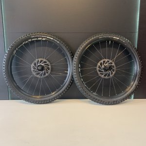 Roda Specialized Roval Traverse A 27.5 (PAR) - Seminova