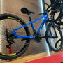 Bicicleta Oggi Hacker Aro 24 Tourney 21v Azul e Preto e Amarelo
