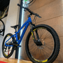 Bicicleta Oggi Hacker Aro 24 Tourney 21v Azul e Preto e Amarelo
