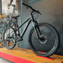 Bicicleta Oggi Hacker Aro 24 Tourney 21v Preto e Pink e Azul
