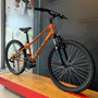 Bicicleta OXS Glide 100 Aro 24 Shimano 21v Laranja e Preto e Azul
