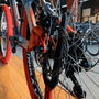 Bicicleta Vikingx Tuff X-35 Shimano 21V com Roda Laranja e Guidão Vermelho Aro 26 Azul Petróleo e Laranja