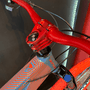 Bicicleta Vikingx Tuff X-35 Shimano 21V com Roda Laranja e Guidão Vermelho Aro 26 Azul Petróleo e Laranja