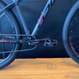 Bicicleta Oggi Hacker HDS Aro 29 Essa 8V Grafite e Rosa e Preto