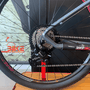 Bicicleta Oggi Hacker HDS Aro 29 Essa 8V Grafite e Rosa e Preto