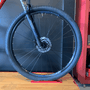 Bicicleta Oggi Hacker HDS Aro 29 Essa 8V Vermelha e Branca e Azul