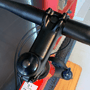 Bicicleta Oggi Hacker HDS Aro 29 Essa 8V Vermelha e Branca e Azul