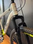Bicicleta a29 vibe shimano 21v t-19 branca/amarelo neon