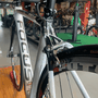 Bicicleta Focus Izalco Pro Carbon Aro 700 Sram Force 20v Branca e Preta - Seminova
