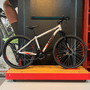 Bicicleta Caloi Vulcan Aro 29 Tourney 21v Branco e Vermelho e Cinza