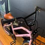 Bicicleta Elleven  Aro 20 Elly Com Cesta Rosa e Pretaㅤㅤ