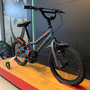 Bicicleta Groove Ragga Aro 16 2023 Grafite e Azul e Vermelho
