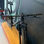 Bicicleta Oggi Agile Sport Carbon Aro 29 Deore 12v 2023 Preto e Azul e Vermelho
