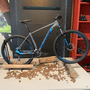 Bicicleta Oggi Big Wheel 7.0 Aro 29 Deore 18v Grafite e Azul e Preto