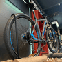Bicicleta Oggi Big Wheel 7.0 Aro 29 Deore 18v Grafite e Azul e Preto