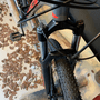 Bicicleta Oggi Big Wheel 7.0 Deore 18v Grafite e Vermelho e Preto