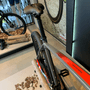 Bicicleta Oggi Big Wheel 7.0 Deore 18v Grafite e Vermelho e Preto