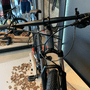 Bicicleta Oggi Big Wheel 7.0 Deore 18v Grafite e Vermelho e Preto
