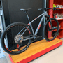 Bicicleta Oggi Big Wheel 7.2 Aro 29 Deore 11v 2022 Grafite e Vermelho e Preto