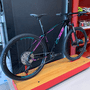 Bicicleta Oggi Big Wheel 7.2 Aro 29 Shimano Deore 11v 2022 Preto e Verde e Pink
