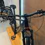 Bicicleta Oggi Big Wheel 8.0 Acera 8v Preta e Vermelho e Amarelo