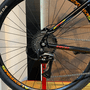 Bicicleta Oggi Big Wheel 8.0 Acera 8v Preta e Vermelho e Amarelo