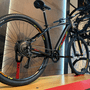 Bicicleta Oggi Big Wheel 8.0 Acera 8v Preta e Vermelho e Amarelo