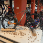 Bicicleta Oggi Bigwheel 7.3 Aro 29 Deore 12V Grafite e Laranja e Cinza